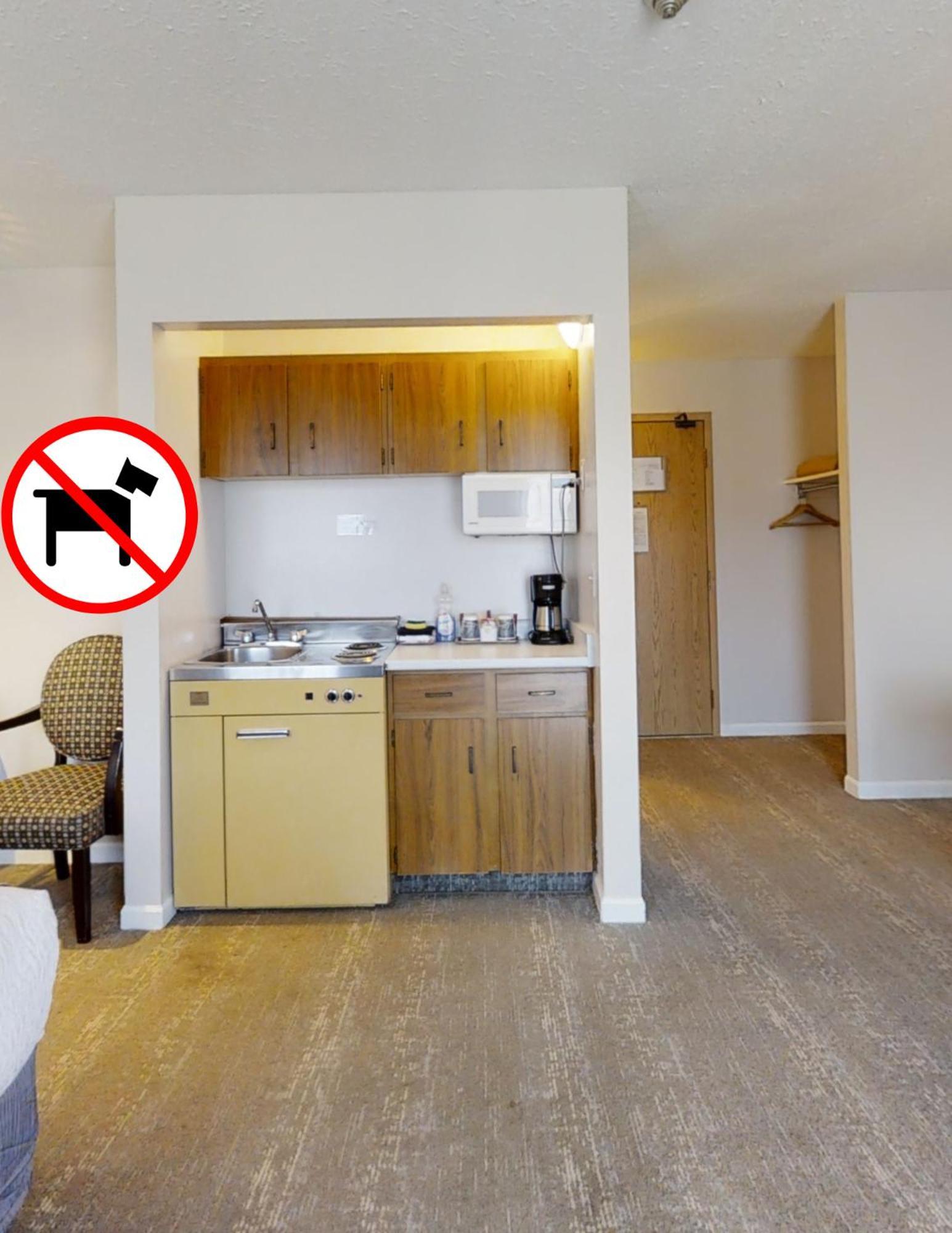 Dilworth Inn Kelowna Dış mekan fotoğraf