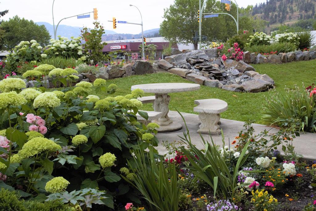 Dilworth Inn Kelowna Dış mekan fotoğraf
